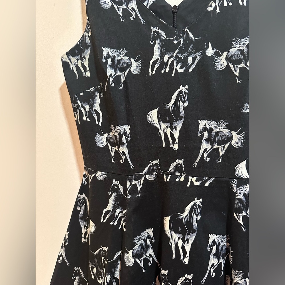 [RARE] Eva Rose Horse Print V-Neck Fit & Flare Dress - POCKETS! Small - Picture 5 of 10
